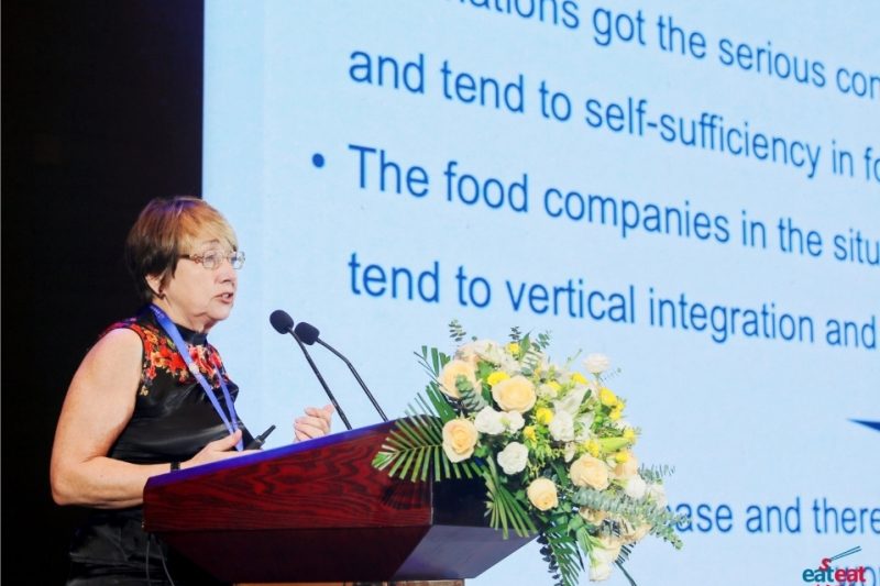 俄罗斯国立高等经济大学教授 Eugenia V. Serova 在第四届世界食学论坛发表演讲